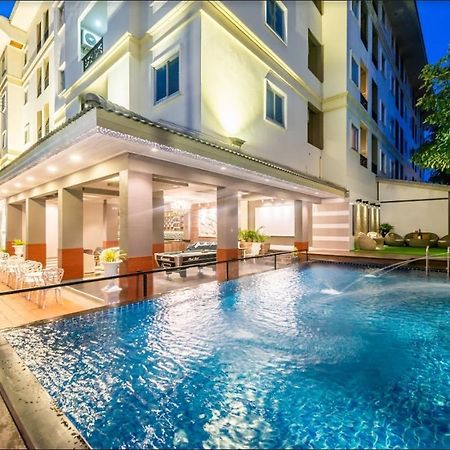 ホテル Napheera Royal Tel Ban Khlong Bang Krathiam エクステリア 写真