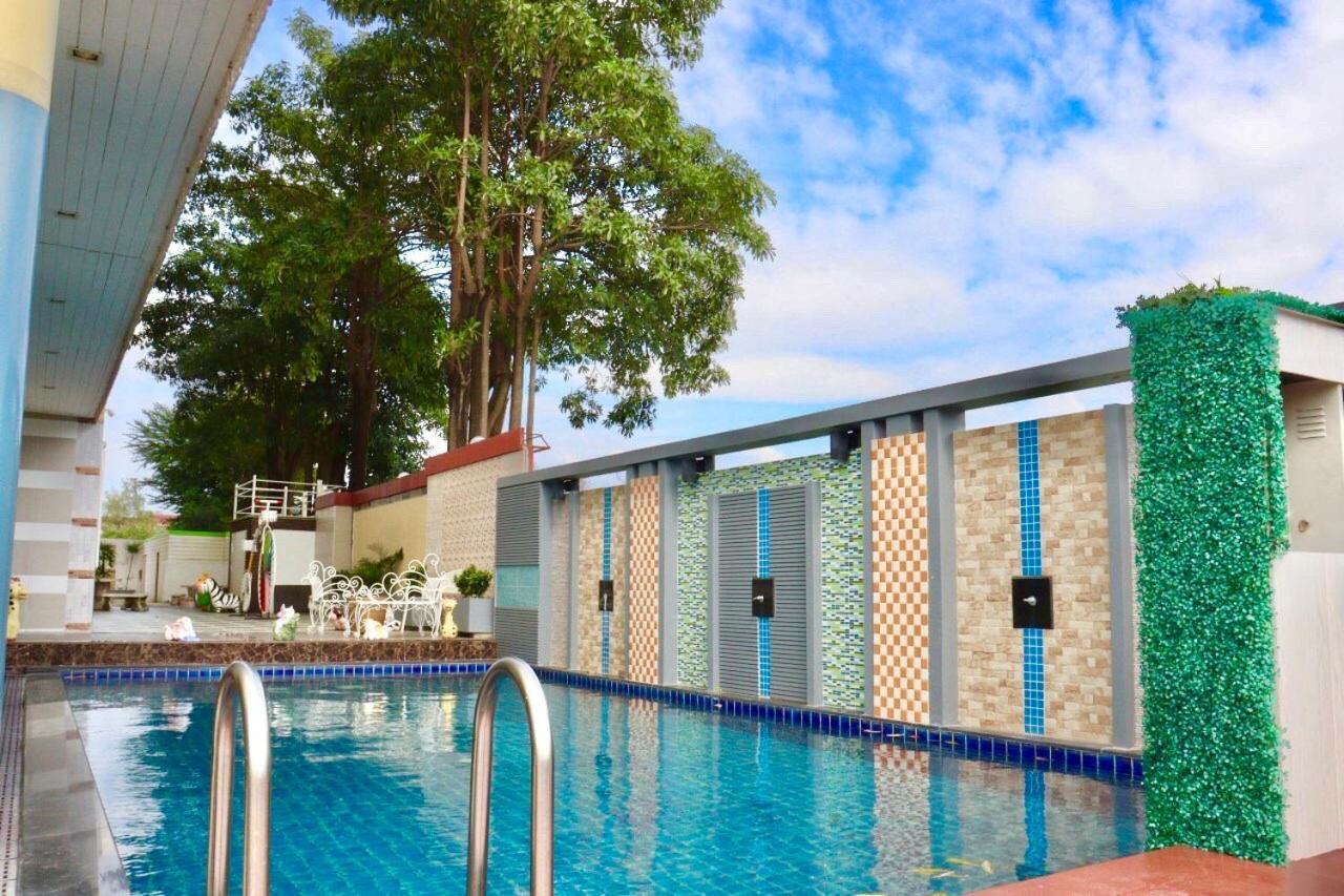 ホテル Napheera Royal Tel Ban Khlong Bang Krathiam エクステリア 写真