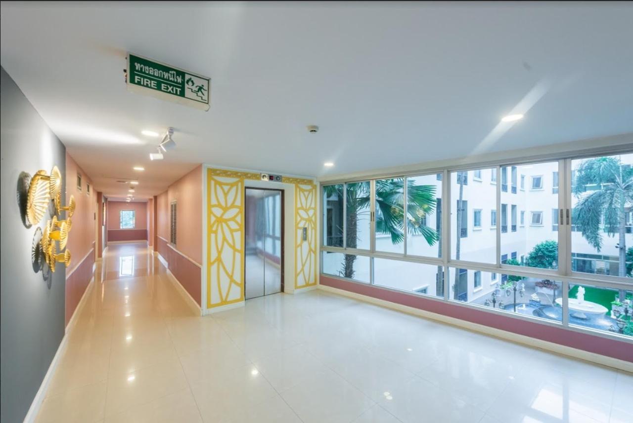 ホテル Napheera Royal Tel Ban Khlong Bang Krathiam エクステリア 写真